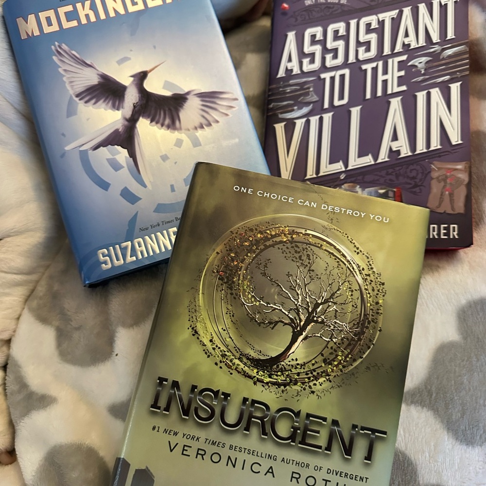 Mockingjay, Insurgent and Assistant to the Villain Fantasy Book Bundle